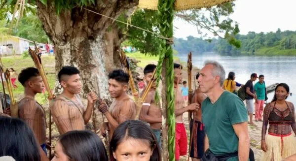 Dr Erick Jennings nos Munduruku 2(edit)